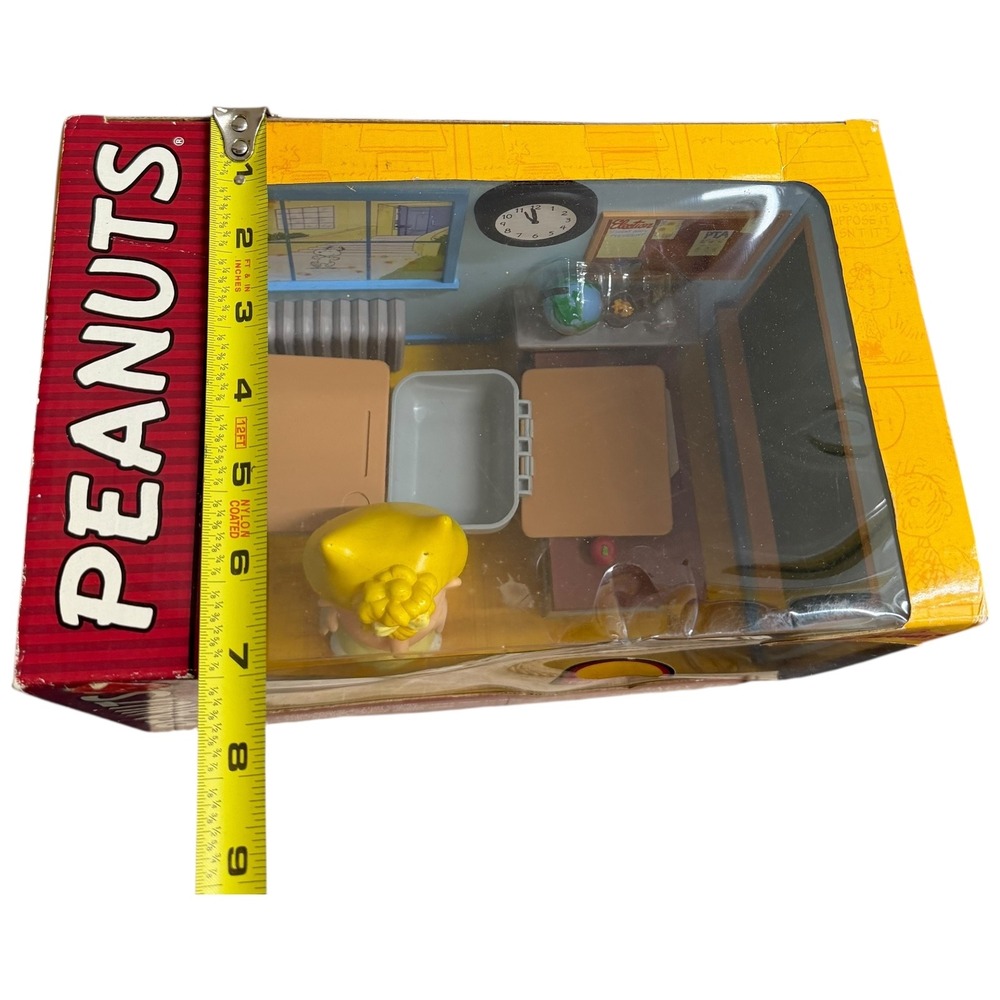 Peanuts Sally Brown‎ Elementary School Classroom Deluxe Playset Schulz - Picture 10 of 10
